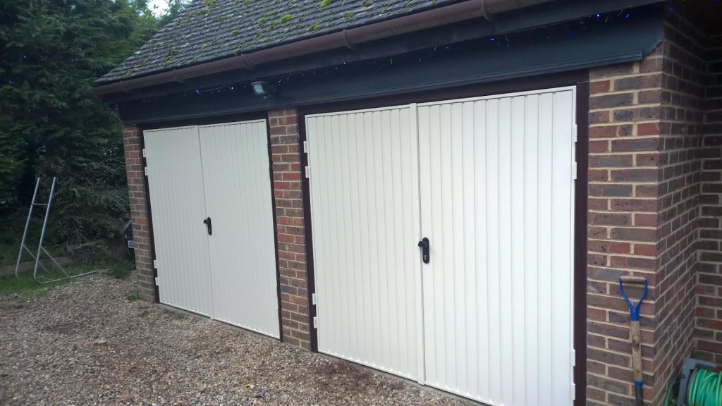syresham side hinged garage doors